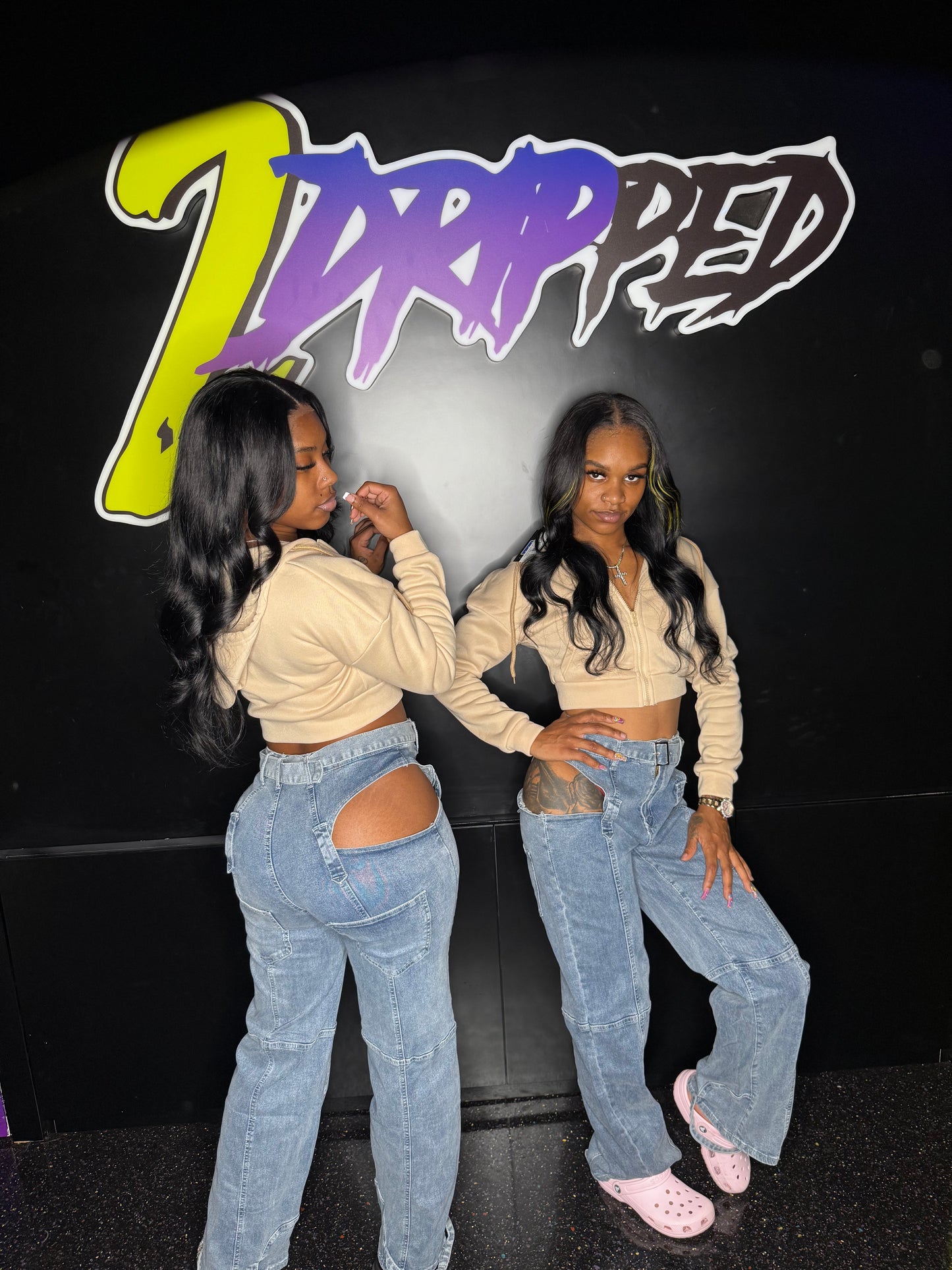 HIP OUT JEANS (ON HAND)