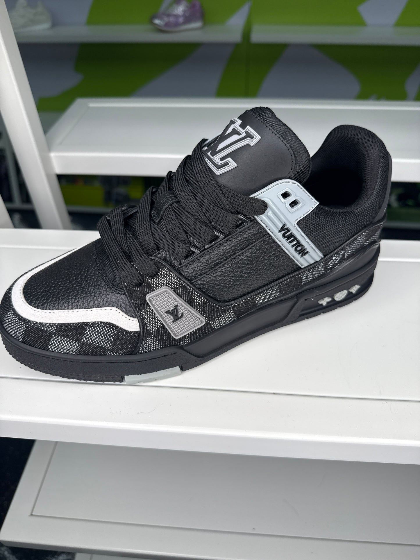 BLACK ARCH LIGHT SNEAKER (ON HAND)