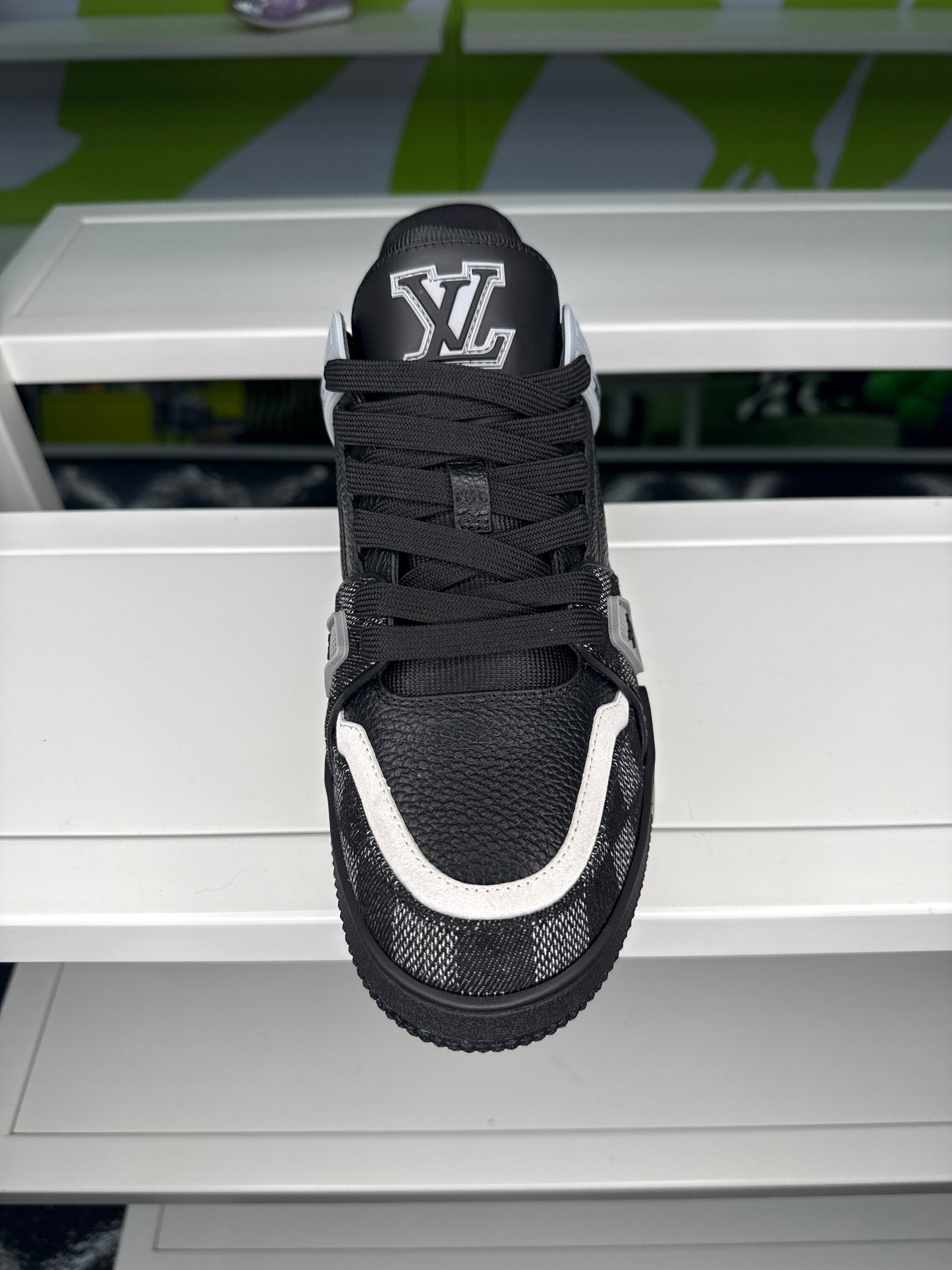 BLACK ARCH LIGHT SNEAKER (ON HAND)