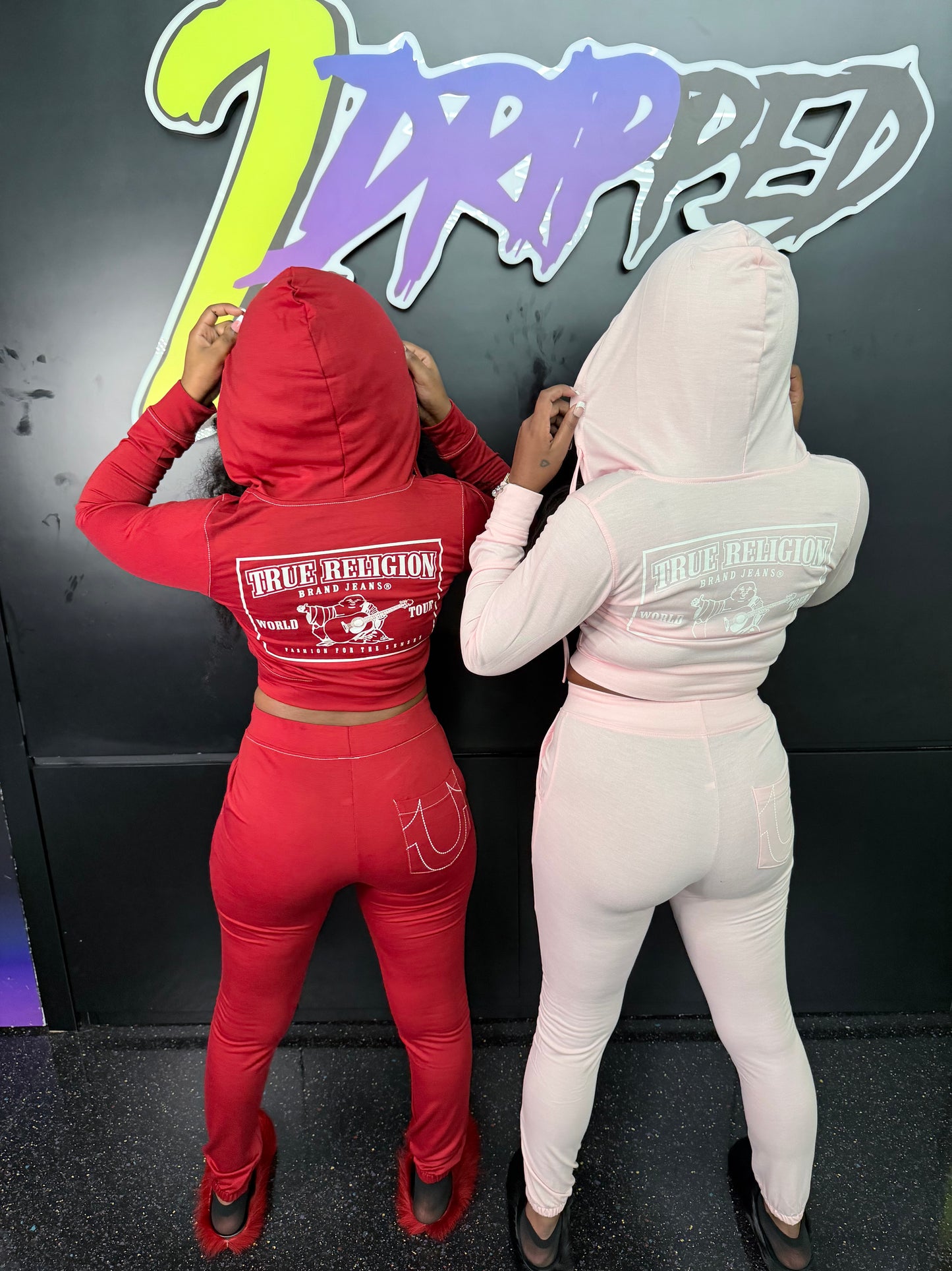 TRU RELIGION SET LOGO  (ON HAND)