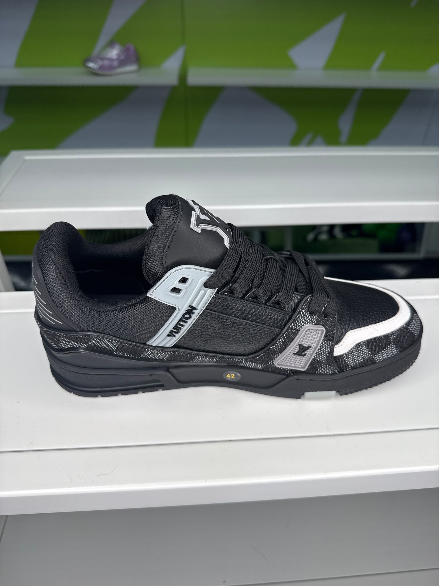 BLACK ARCH LIGHT SNEAKER (ON HAND)