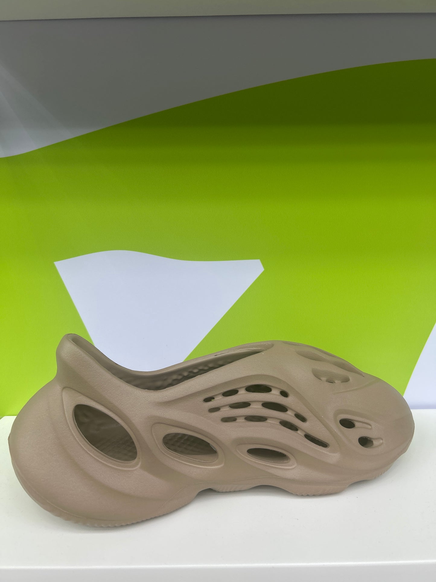 BROWN FOAM SLIDES (ON HAND)