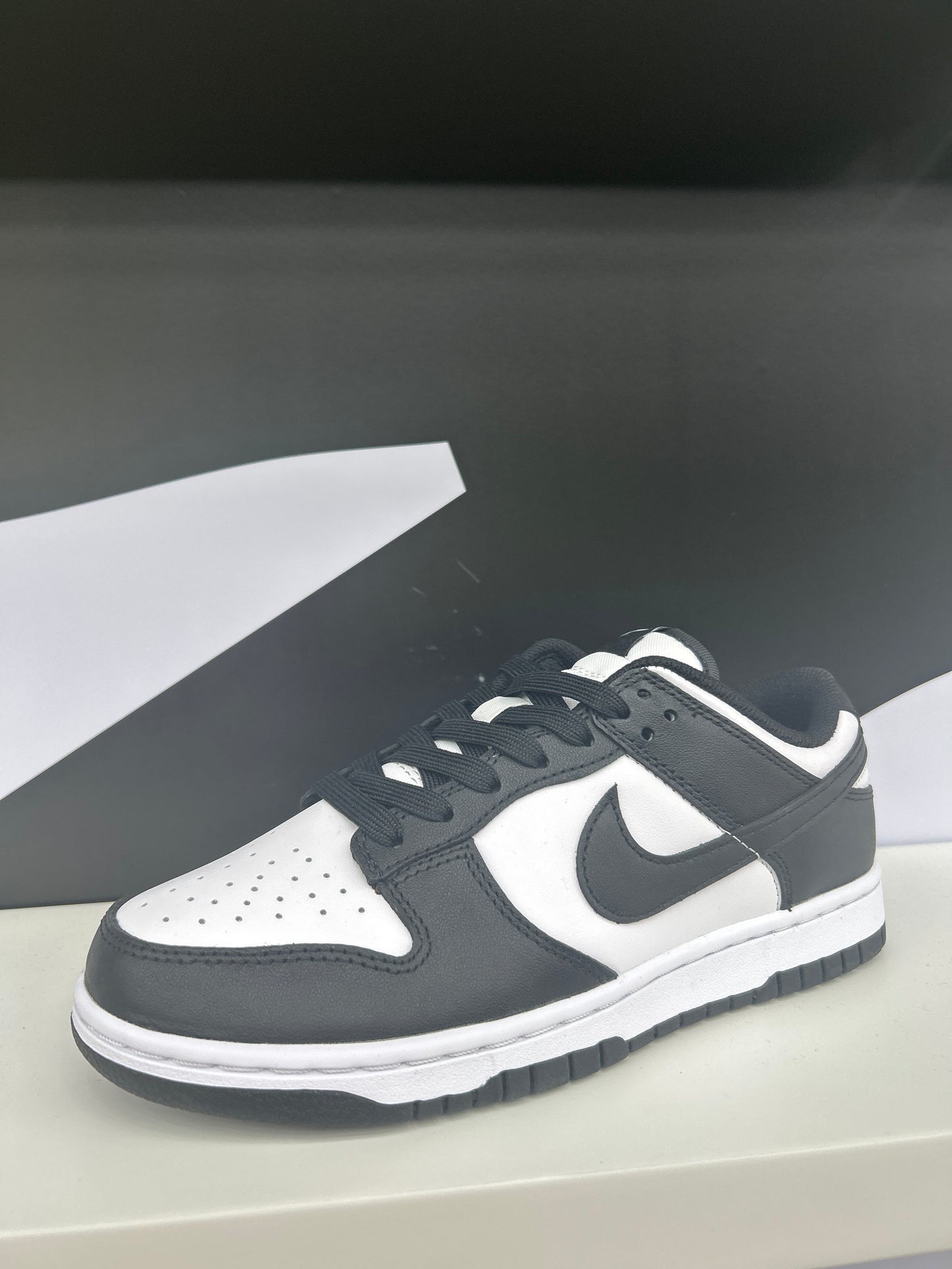 NK BLACK/WHITE SNEAKER (ON HAND)