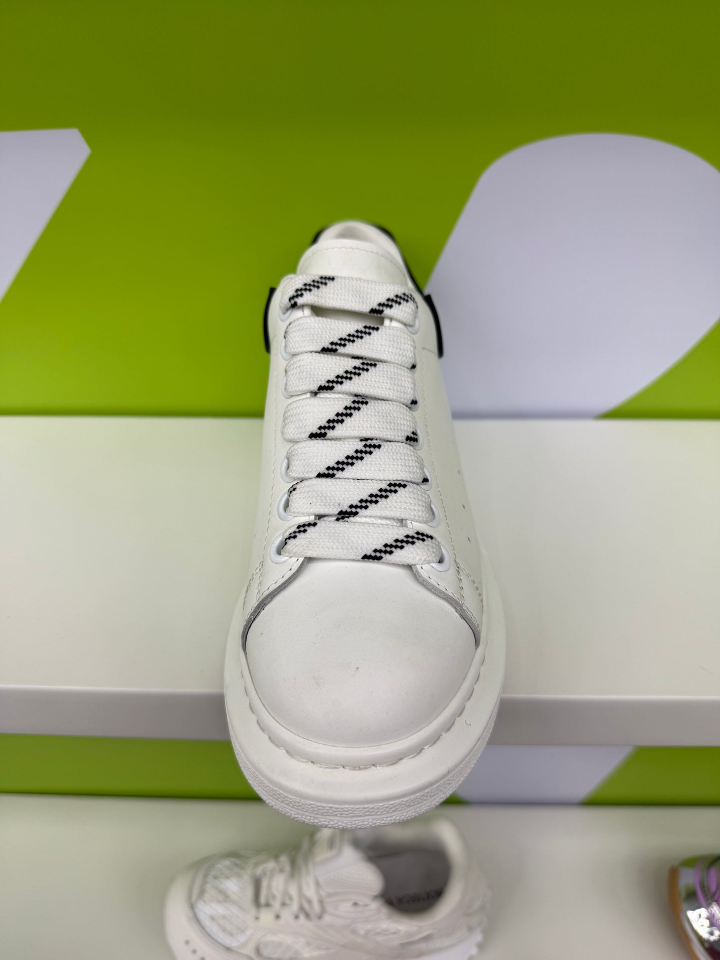 WHITE AND BLACK PLAT SNEAKERS (ON HAND)