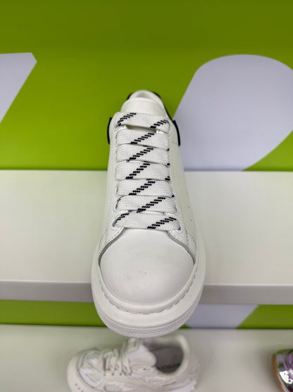 WHITE AND BLACK PLAT SNEAKERS (ON HAND)