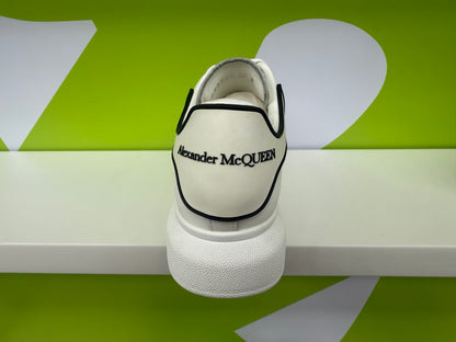 WHITE AND BLACK PLAT SNEAKERS (ON HAND)