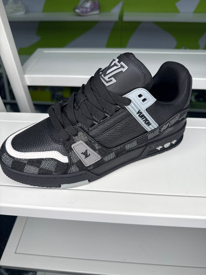 BLACK ARCH LIGHT SNEAKER (ON HAND)
