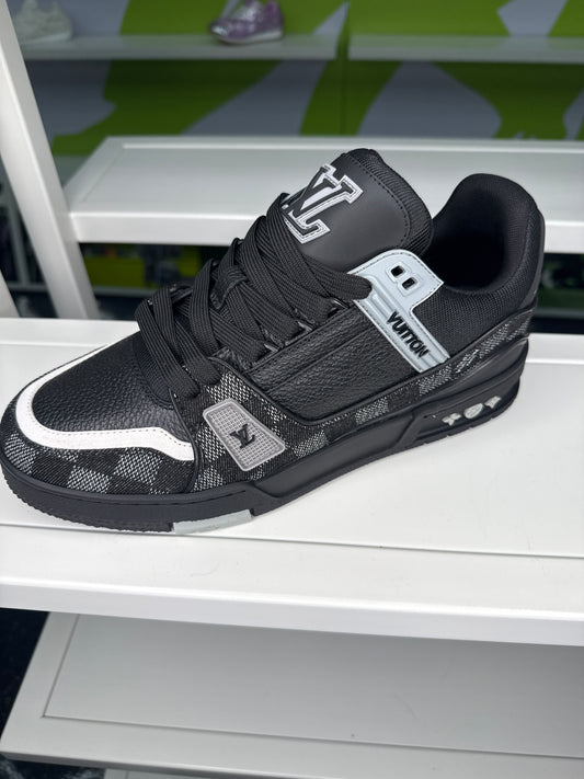 BLACK ARCH LIGHT SNEAKER (ON HAND)