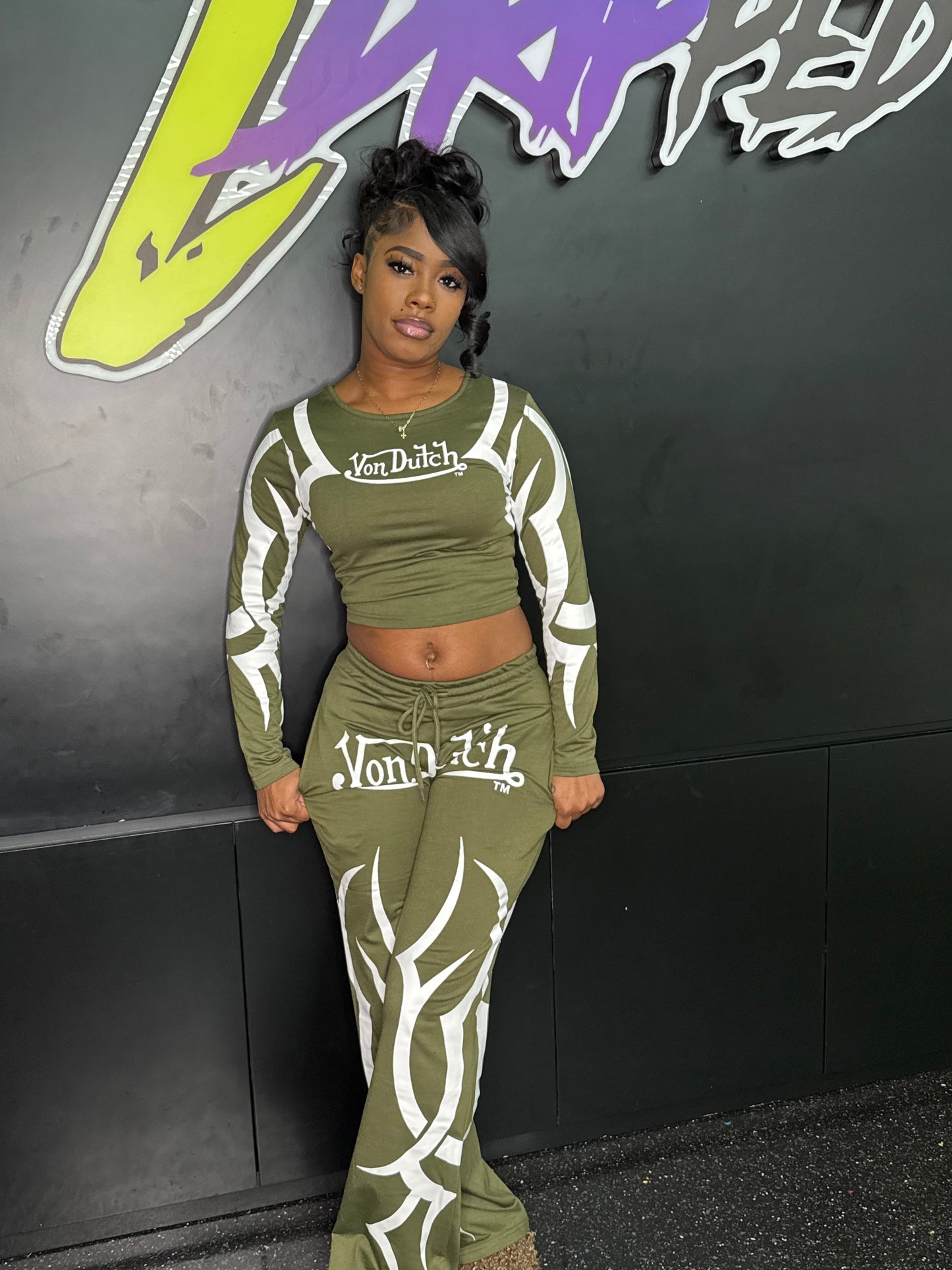 V DUTCH LONG SLEEVE 2 PC (ON HAND)