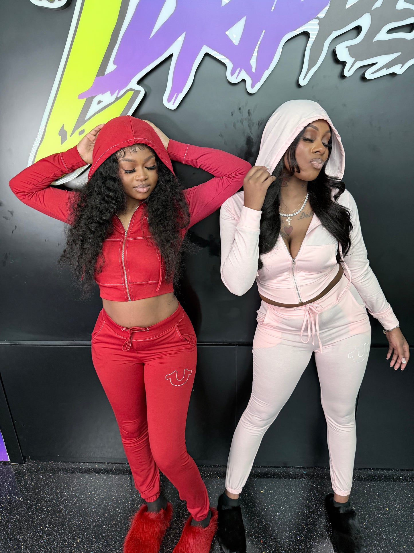 TRU RELIGION SET LOGO  (ON HAND)