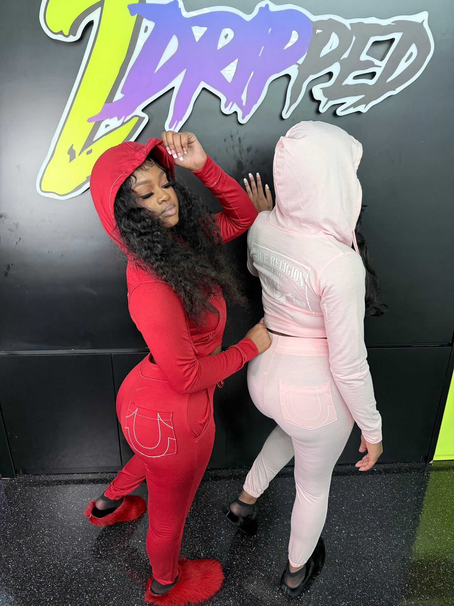 TRU RELIGION SET LOGO  (ON HAND)