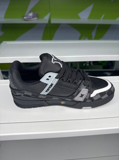 BLACK ARCH LIGHT SNEAKER (ON HAND)
