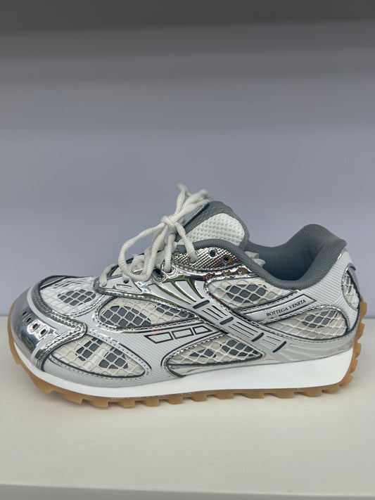 SHINY SILVER/WHITE SNEAKER (ON HAND)