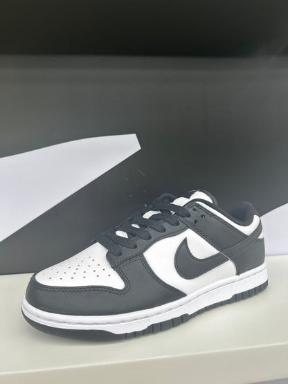 NK BLACK/WHITE SNEAKER (ON HAND)