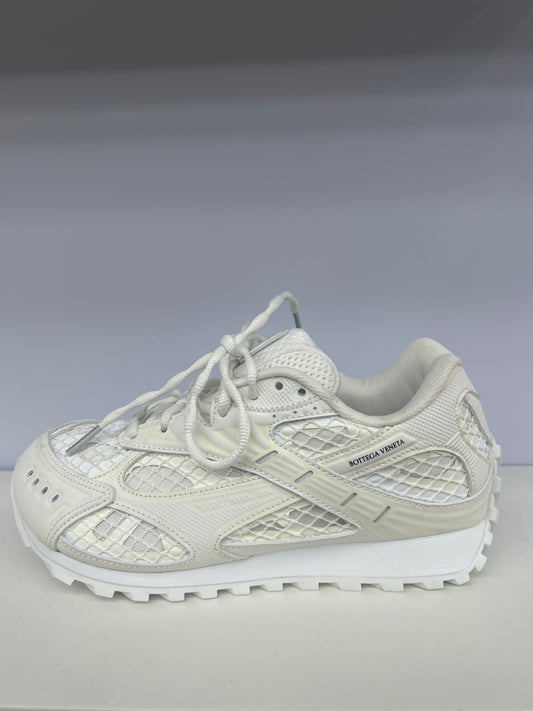 ICY WHITE SNEAKER (ON HAND)